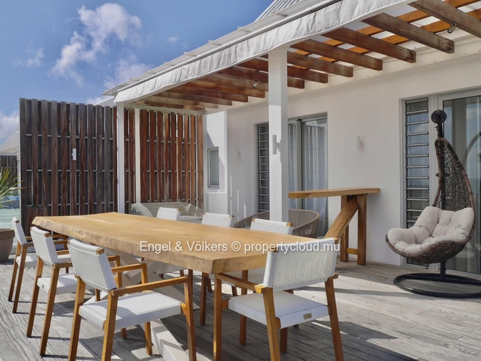 Beachfront Penthouse with Panoramic Sea Views