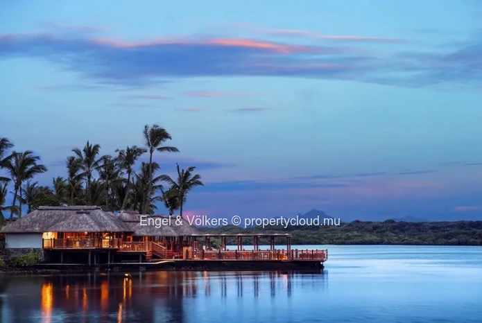 Unparalleled Luxury Living: Beachfront Villa Oasis in Mauritius