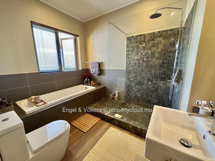 Magnificent 4-bedroom Penthouse, tastefully decorated and furnished with care.