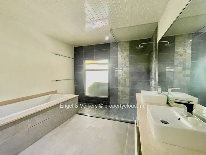 Rare Find in the North - Ocean Views and Beach Access