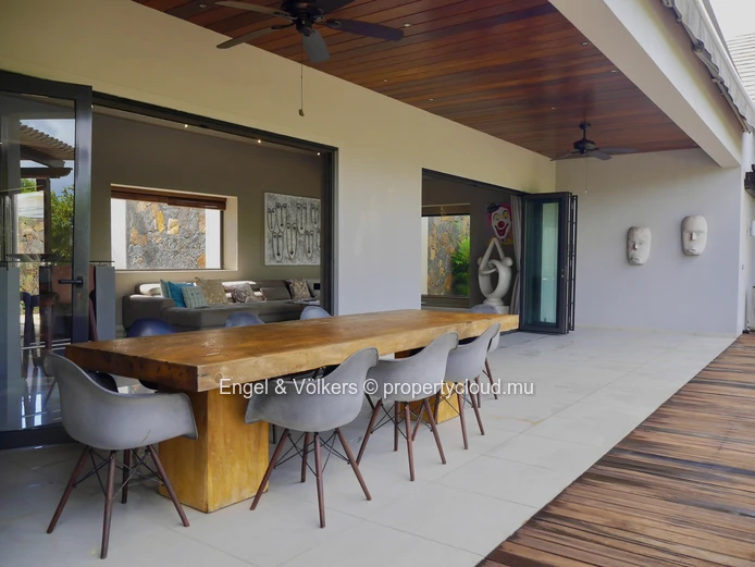 5-Bedrooms Modern Tropical & Balinese-Inspired Villa in Prime Grand Baie Location