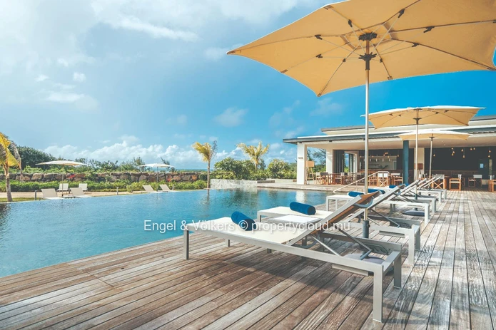 Stylish Apartment with Sea and Lagoon Views