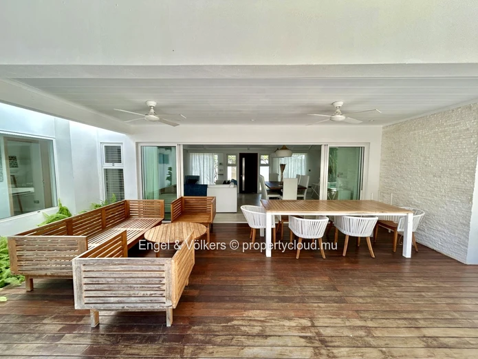 Exceptional Luxury Home for Sale – Secure Residence Near Amenities