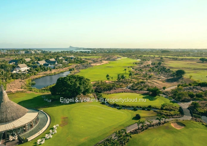 Exclusive 5-Bedroom Fairway Villa in Prime Position