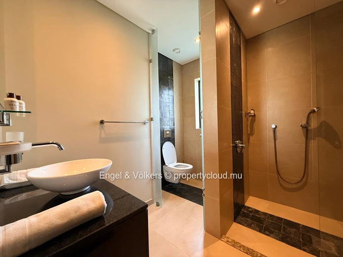 Elegant Lagoon View Apartment at Anahita