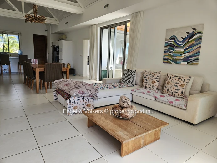 Luxurious 3-Bedroom Penthouse with Marina Views – For Rent in Black River
