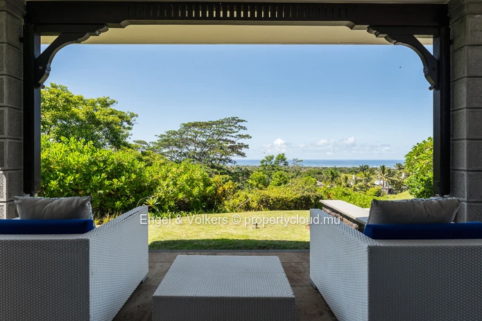 Elegant Residence with Independent Suite and Ocean Views