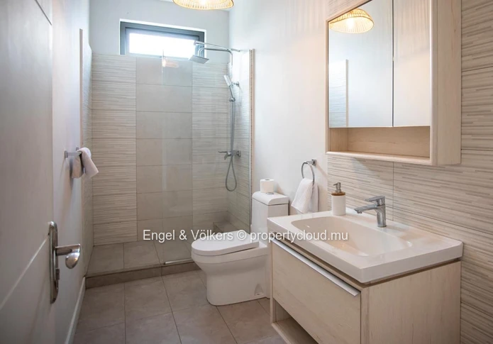 2-Bedroom Apartment for Sale in Pereybere – Quiet Setting, Communal Pool & Excellent Investment Oppo
