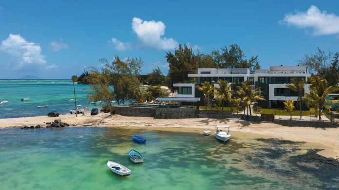 Modern & Convenient Beachfront Apartment