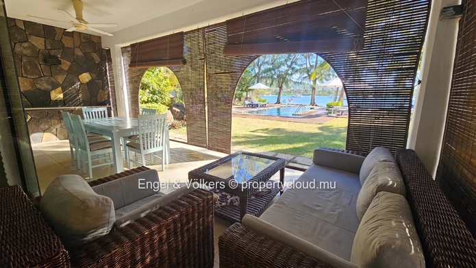 Elegant 3-Bedroom Beachfront Apartment with sea view