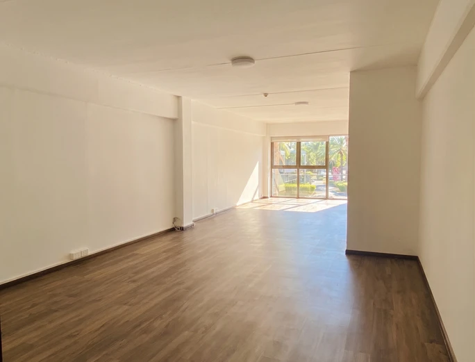 Open-Plan Office with Balcony Access for Rent