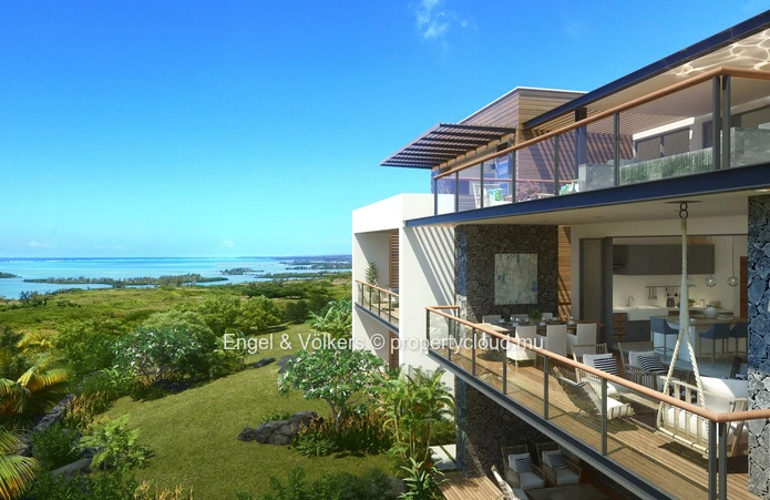 Ocean Serenity: Luxurious Sea Front Apartment