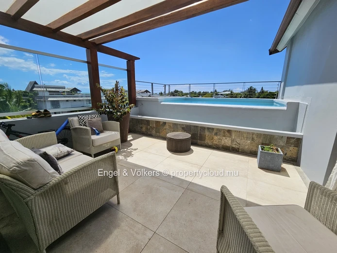Luxurious 3-Bedroom Penthouse with Marina Views – For Rent in Black River