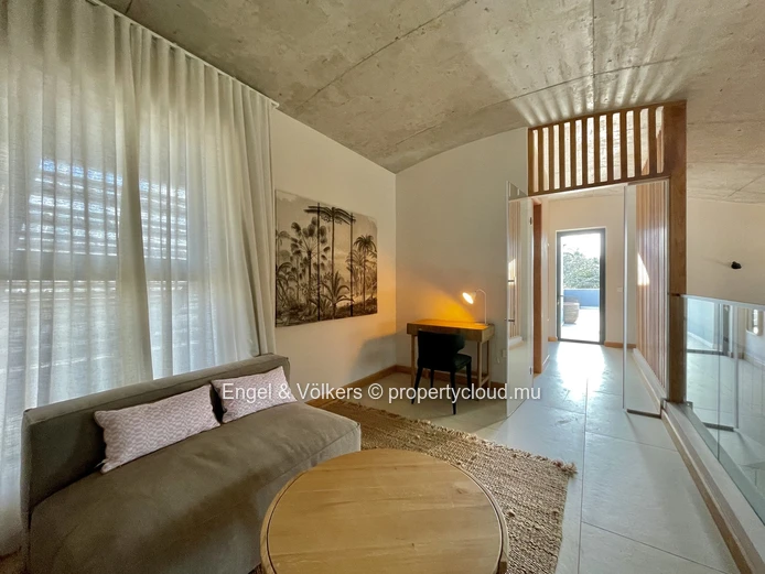 Private-Lift Penthouse with Mountain Views