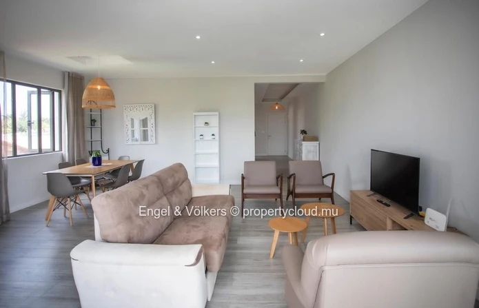 2-Bedroom Apartment for Sale in Pereybere – Quiet Setting, Communal Pool & Excellent Investment Oppo