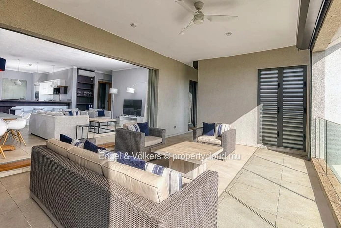 Modern Apartment with Sea View & Rooftop Pool
