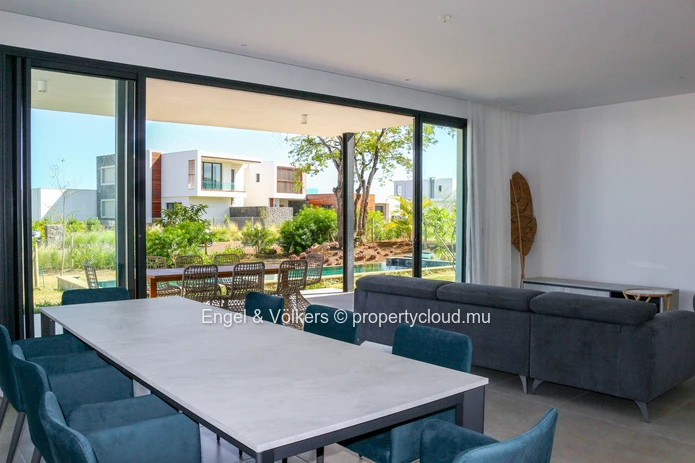 Luxury 4-Bedroom Villa in Tamarin – Private Garden & Pool
