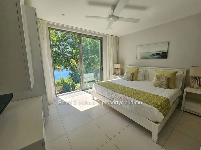 Elegant 3-Bedroom Waterfront Apartment with Scenic views
