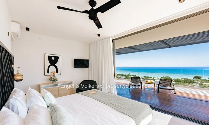 Prestigious West Coast Penthouse with Breath-taking 180° Sea Views