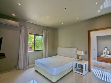 5 Bedroom Villa