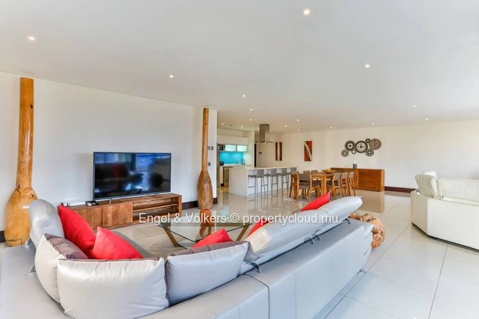 Luxury Lock-Up-and-Go Apartment – Panoramic Views, Effortless North Coast Living