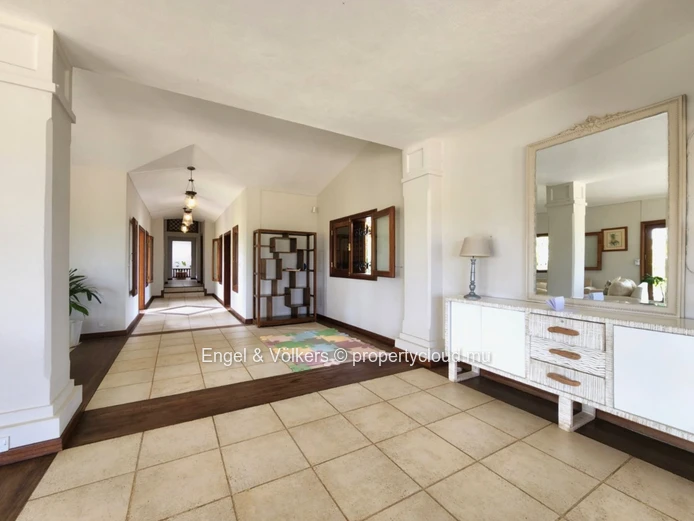 Large Family Home in Residential Estate