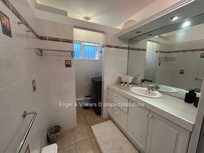 Charming 3-Bedroom Villa for Rent in Bain Boeuf