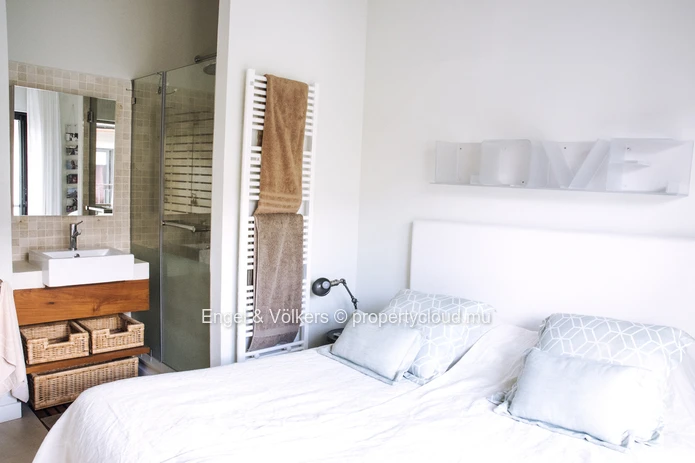3-Bedroom Marina-Front Duplex with Splash Pool & Mountain views