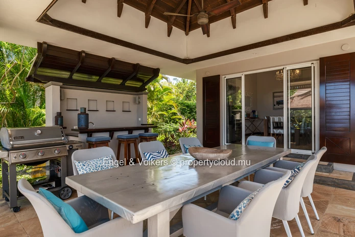 Elegant Residence with Independent Suite and Ocean Views