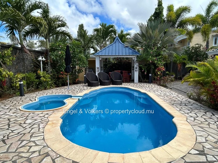 Charming and Spacious 5-Bedroom House for Rent – Large Plot, Private Pool & Peaceful Setting