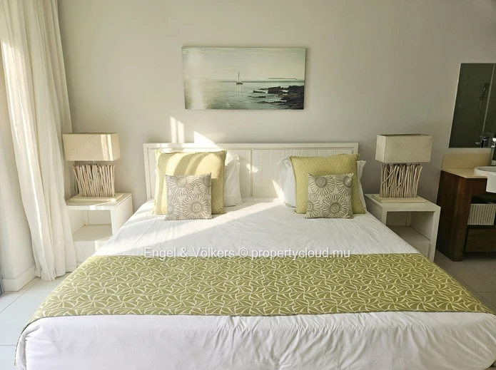 Elegant 3-Bedroom Waterfront Apartment with Scenic views