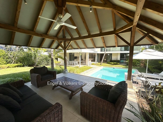 Modern 3-Bedroom Villa with pool & Mountain View