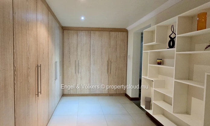 Exceptional 4-Bedroom Villa on a large Landscaped Garden