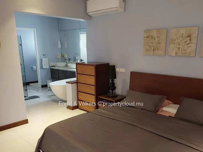 Beachfront 3-Bedroom Apartment for Rent – Black River