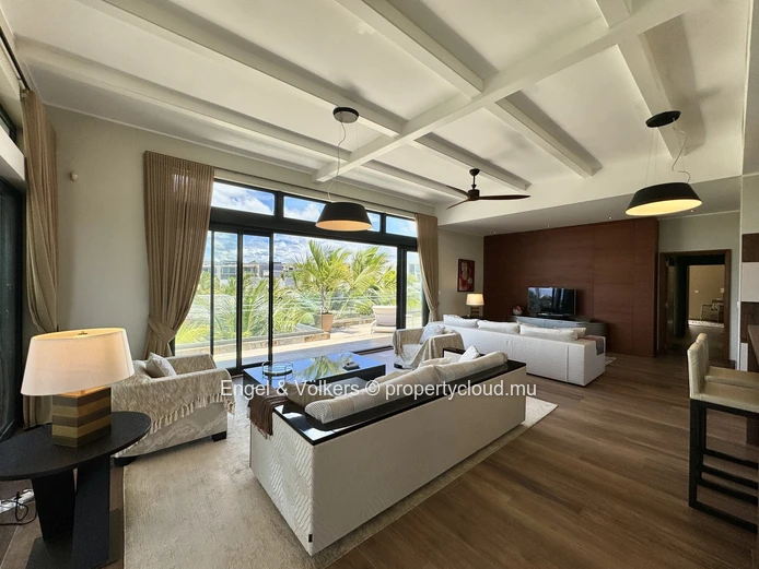 Magnificent 4-bedroom Penthouse, tastefully decorated and furnished with care.