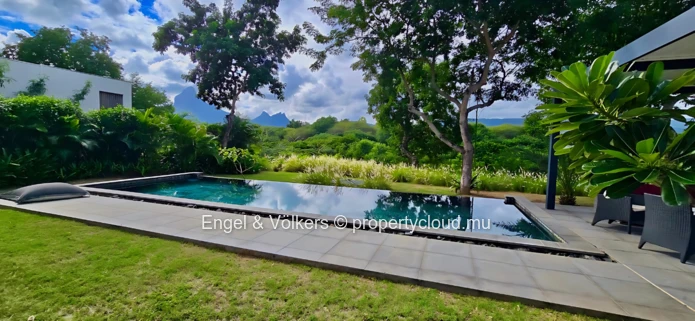 Secluded Island Lifestyle: Spacious Villa with Scenic Mountain Views
