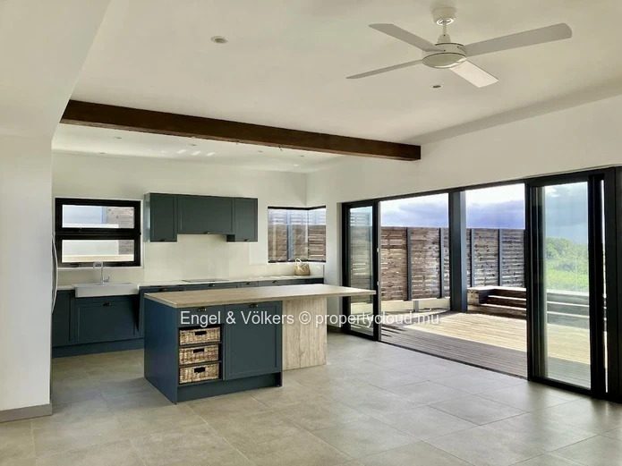 Seafront Penthouse Living