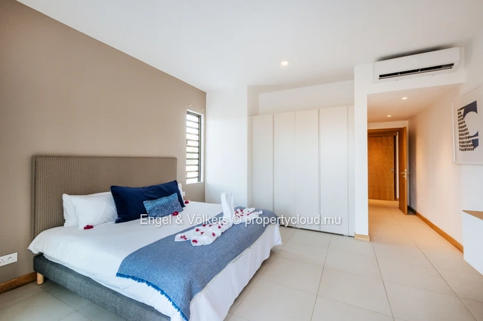Luxury ground floor apartment Near the Beach