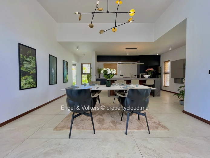 Tropical Luxury Villa with Pool – Just Steps from the Beach