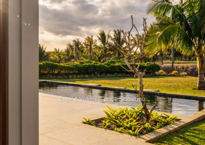 Exclusive 5-Bedroom Fairway Villa in Prime Position