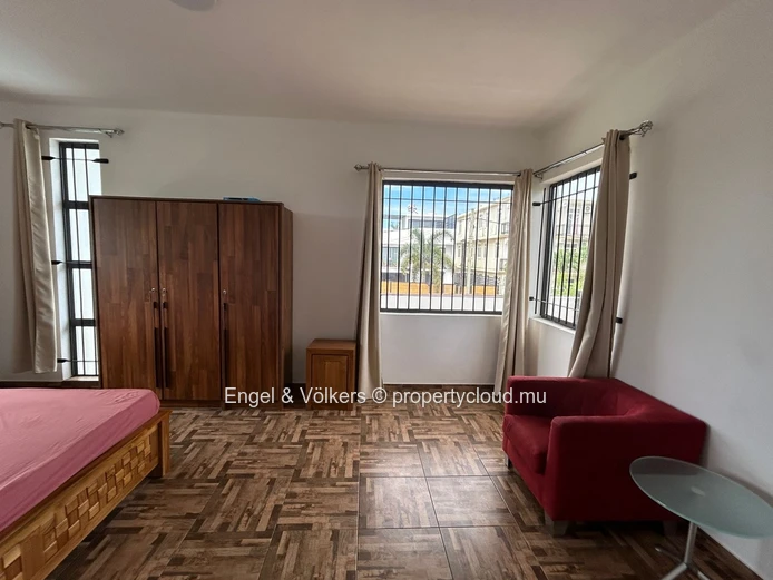 Charming 3-Bedroom House for Rent in Pereybere – Private Pool & Ideal Location