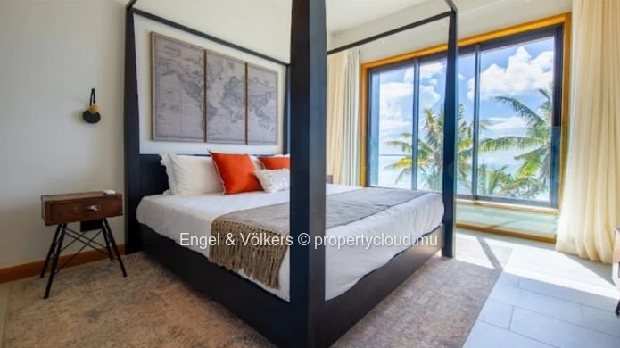 Modern & Convenient Beachfront Apartment