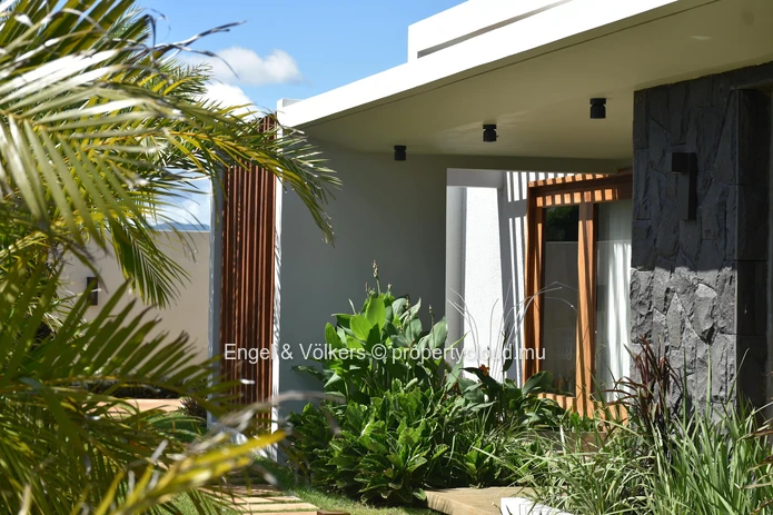Tropical Luxury Villa with Pool – Just Steps from the Beach
