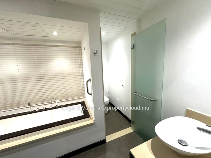 Stylish Ground Floor Living in Domaine des Alizées – Ideal for Investors & Lock-Up-and-Go