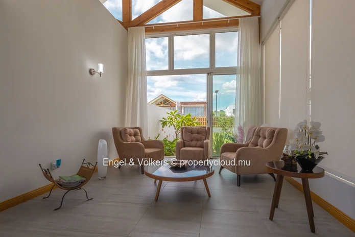 Marvellous 4-Bedroom Villa Near the Sea