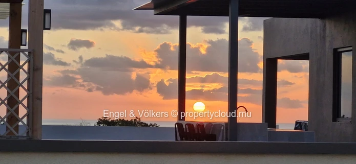 FOR RENT : 3 Bedroom apartment with rooftop in Flic en Flac