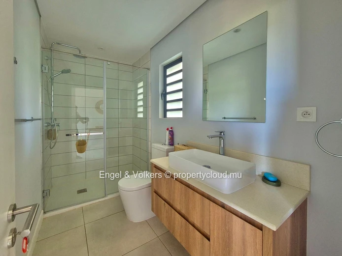 Modern 4-Bedroom Duplex with Private Pool & Gold Membership Benefits