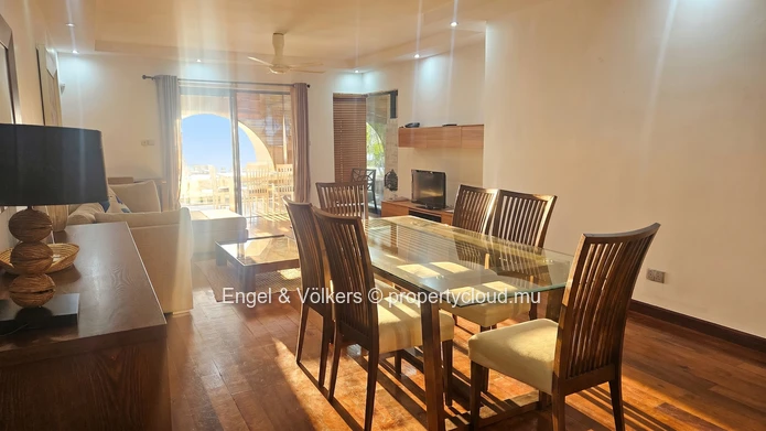 Elegant 3-Bedroom Beachfront Apartment with sea view