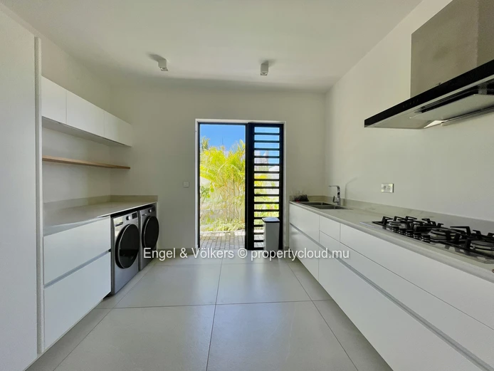 Exceptional Villa Bridging Ocean Luxury and Golfside Tranquility