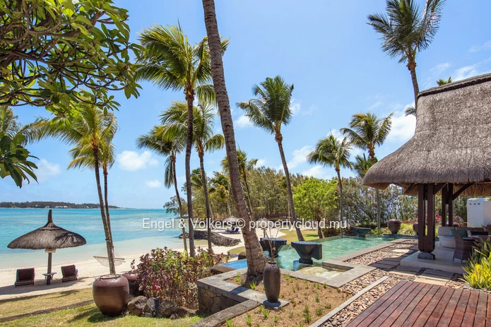 Exclusive Beachfront Villa Connected to a Prestigious 5-Star Resort